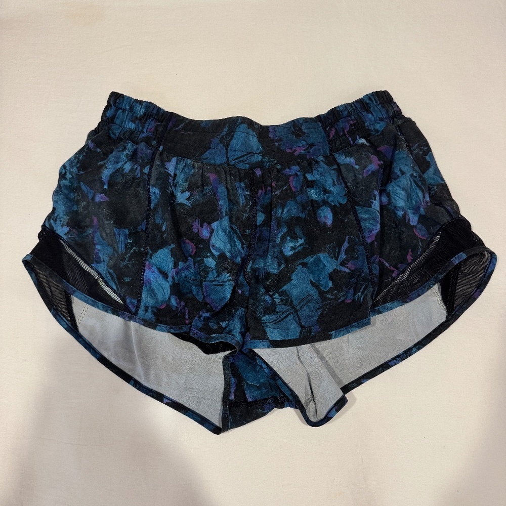 Floral Lululemon Hotty Hot Low-Rise Shorts (2.5") | Size 10